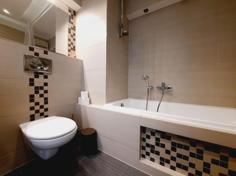 Apartament Z Podziemnym Parkingiem Ulica Wroclawska Krakau Exterior foto